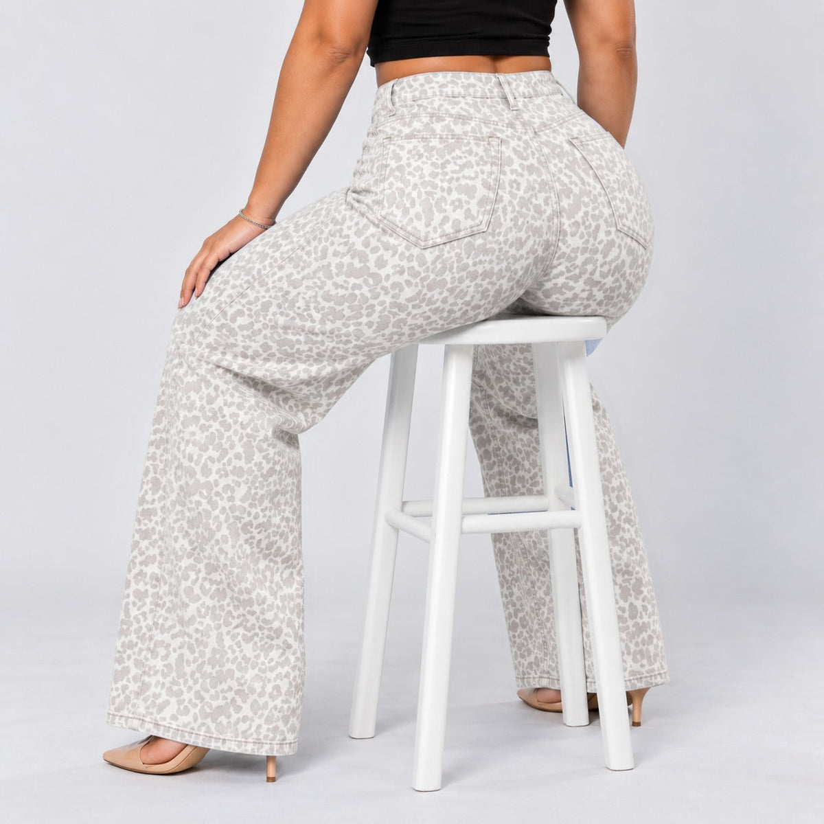 White Leopard | Seated on stool