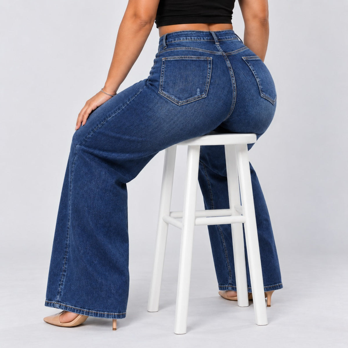 Dark Blue | Seated on stool
