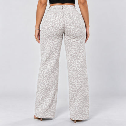 White Leopard | Back view, standing
