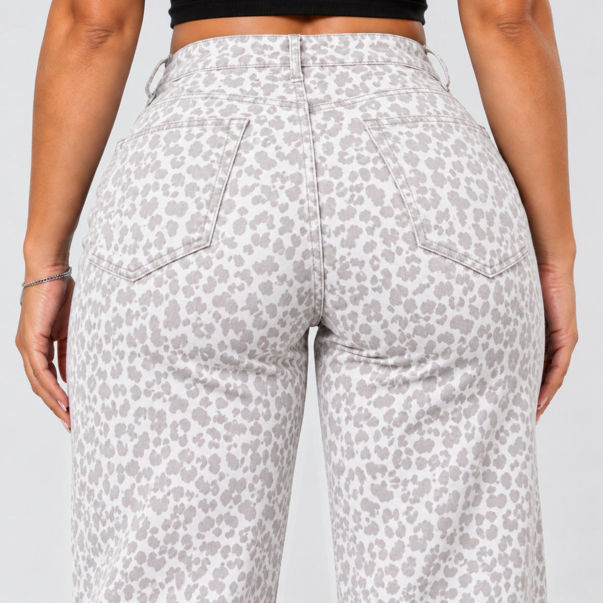 White Leopard | Back close-up